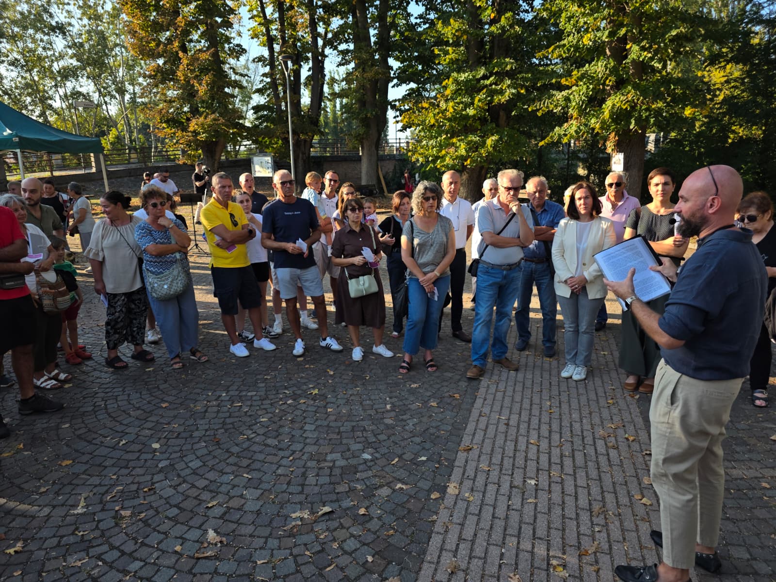 Un momento della visita guidata, curata dell'Associazione Terre del Po di Primaro, in partenza dalla Piazza Adamo Boari a Marrara