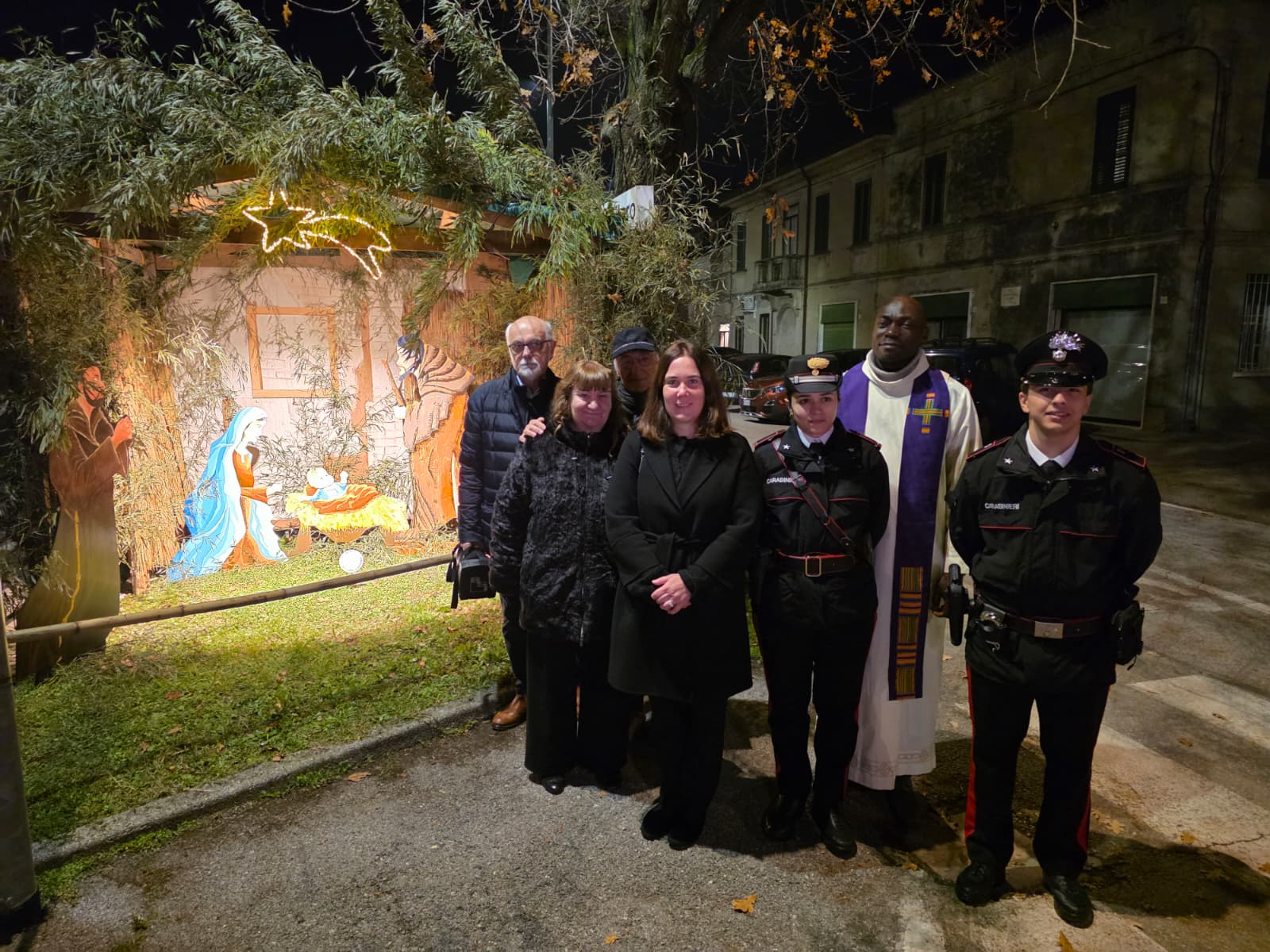 Un momento della visita guidata ai presepi curata dai soci dell'Associazione Pant'Art'è.